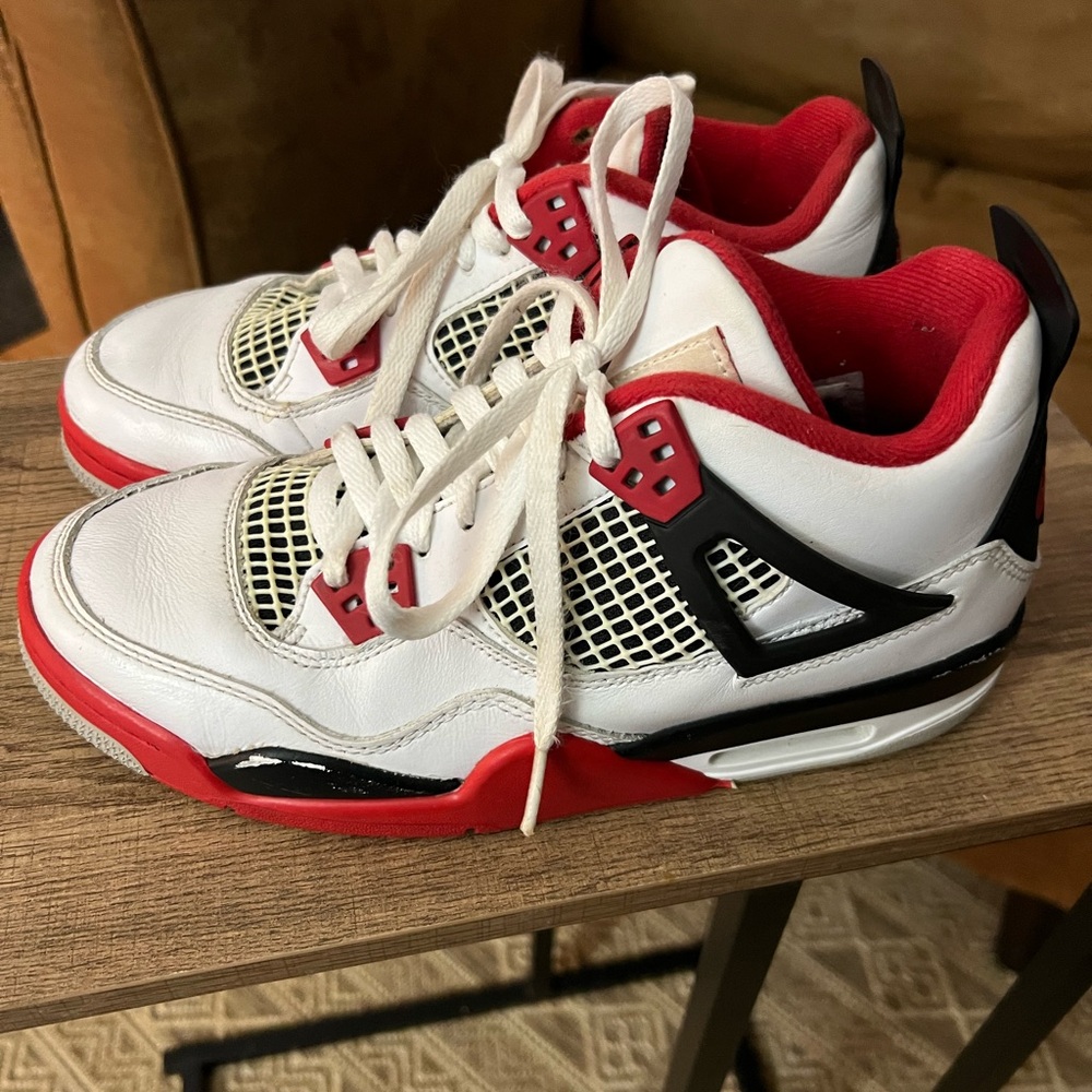 Air Jordan 4 Retro "Fire Red"